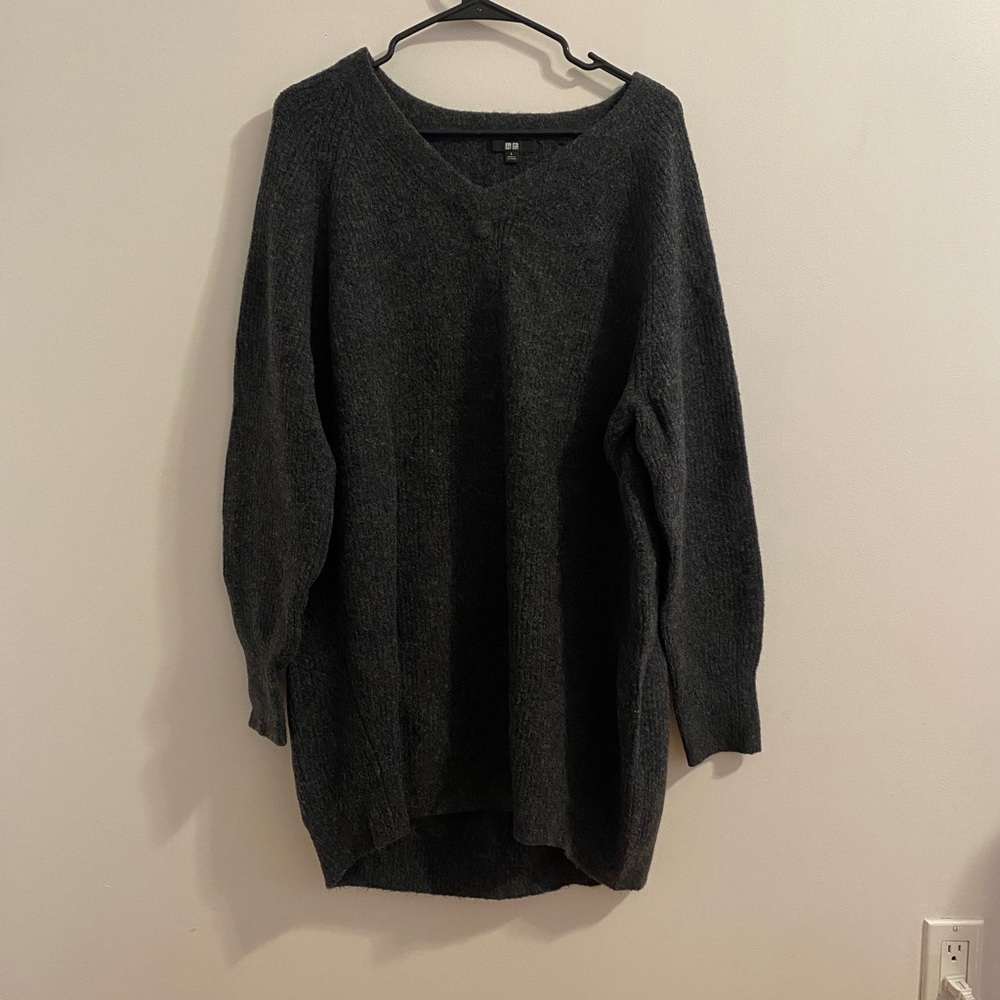 Uniqlo grey v-neck thick long sweater